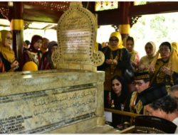 Menteri Ekraf Ziarah ke Makam Cut Nyak Dien