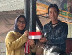 Bagikan Bendera Merah Putih ke Masyarakat, SMAN 1 Padalarang Ajak Siswa dan Guru Mensyukuri Kemerdekaan