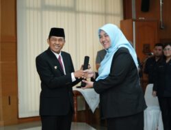 Lantik 18 Pejabat, Ngatiyana Perintahkan ASN Jaga Integritas