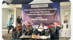 Bulog Salurkan Bantuan Beras untuk 598 Keluarga di Sukatani KBB