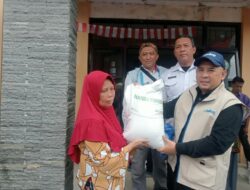 2.138 KPM di Cisarua Terima Bantuan Beras untuk Tiga Bulan