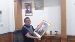 Rojab Asy’ari Copot Foto Gibran: Bukan Penolakan MK, Ini Alasannya