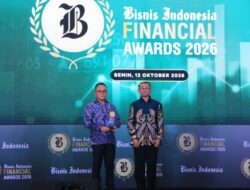 Konsisten Perluas Akses Keuangan UMKM-K, Jamkrindo Raih Penghargaan Bisnis Indonesia
