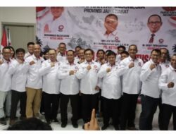 Plt Ketua DPD PRI Jabar Serahkan SK Kepada 10 DPC Kabupaten Kota