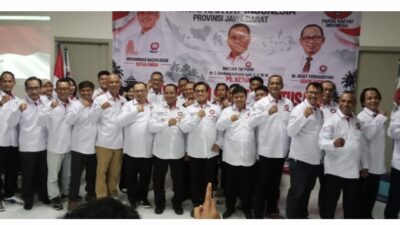 Plt Ketua DPD PRI Jabar Serahkan SK Kepada 10 DPC Kabupaten Kota