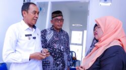 Wali Kota Cimahi Serahkan Rumah Layak Huni Kepada Korban Pergeseran Tanah di Cibabat